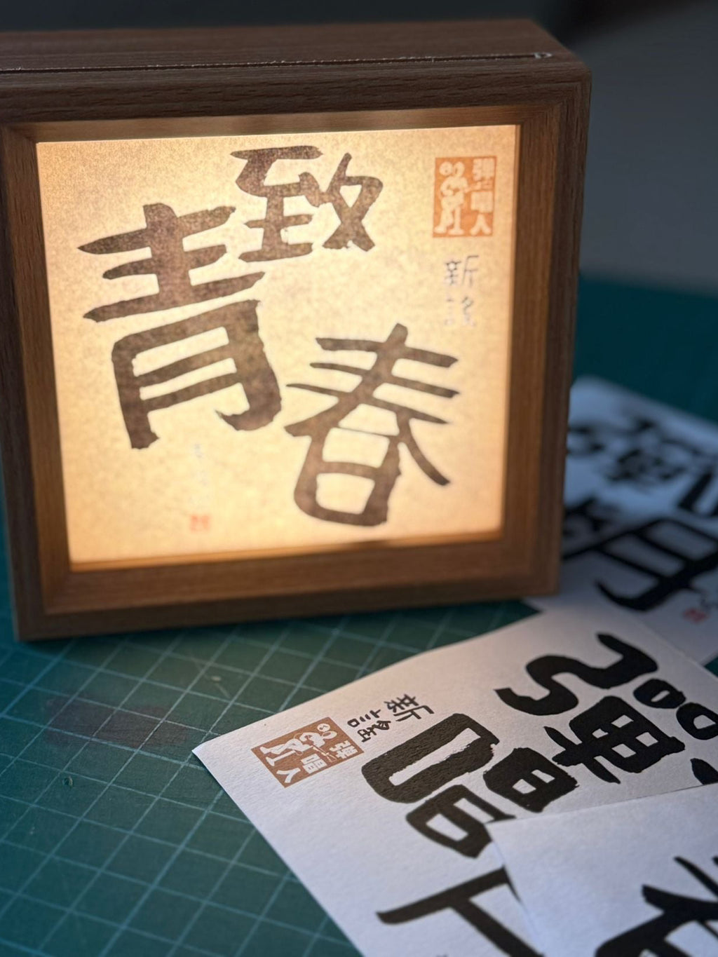 弹唱人灯箱
